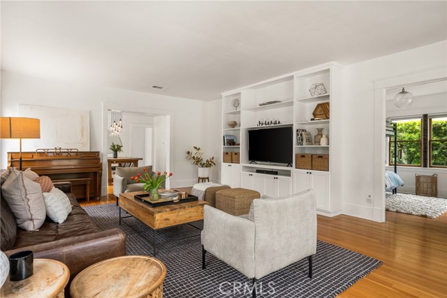 661 Grand Avenue, Long Beach CA: https://media.crmls.org/medias/47f2a048-af8d-4b1e-92fa-34af6e08fc10.jpg