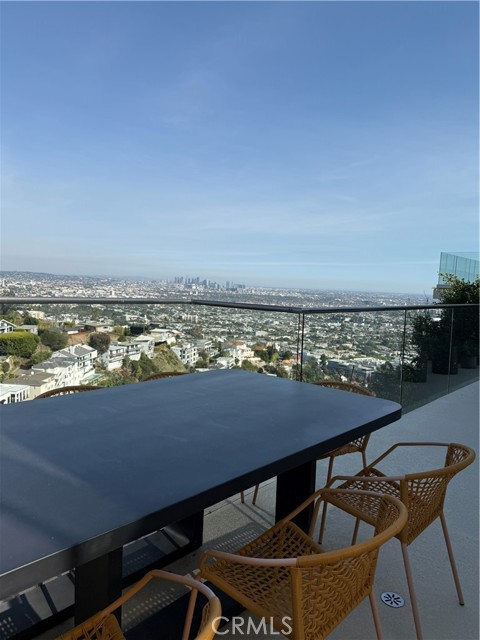 8672 Franklin Avenue, Los Angeles CA: https://media.crmls.org/medias/47f2e592-505e-40a5-b8a5-dec34af13968.jpg