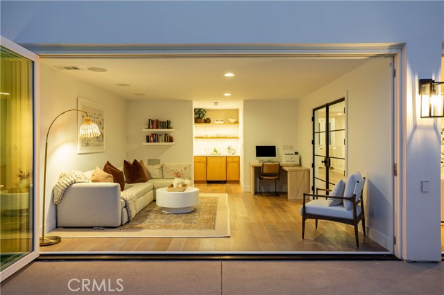 Detail Gallery Image 2 of 31 For 1700 Highland Dr, Newport Beach,  CA 92660 - 5 Beds | 6/1 Baths