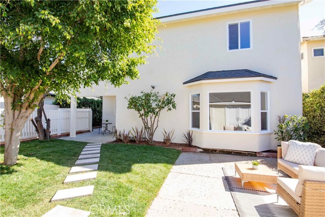 Detail Gallery Image 6 of 55 For 1305 W Riverside, Burbank,  CA 91506 - 4 Beds | 2 Baths