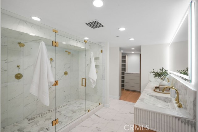105 A Surfside Avenue, Surfside CA: https://media.crmls.org/medias/47f35368-f7b6-4f4f-90eb-86818b025d0a.jpg