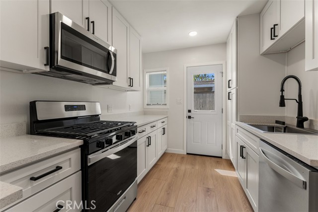 Detail Gallery Image 5 of 13 For 241 Costa Mesa St, Unit C, Costa Mesa,  CA 92627 - 2 Beds | 1 Baths