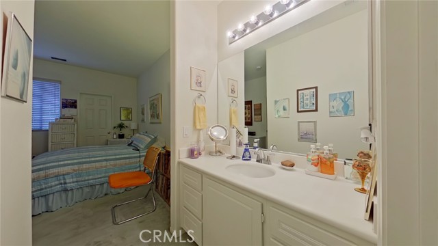 Detail Gallery Image 33 of 46 For 27903 Baneberry #10,  Valencia,  CA 91354 - 3 Beds | 3 Baths