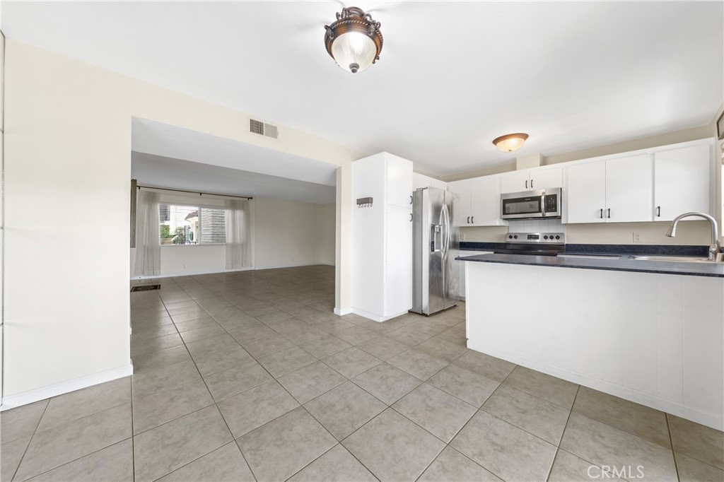 806 4th - photo 8
