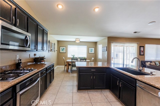 Detail Gallery Image 9 of 29 For 12307 Fairburn Way, Bakersfield,  CA 93312 - 4 Beds | 2 Baths