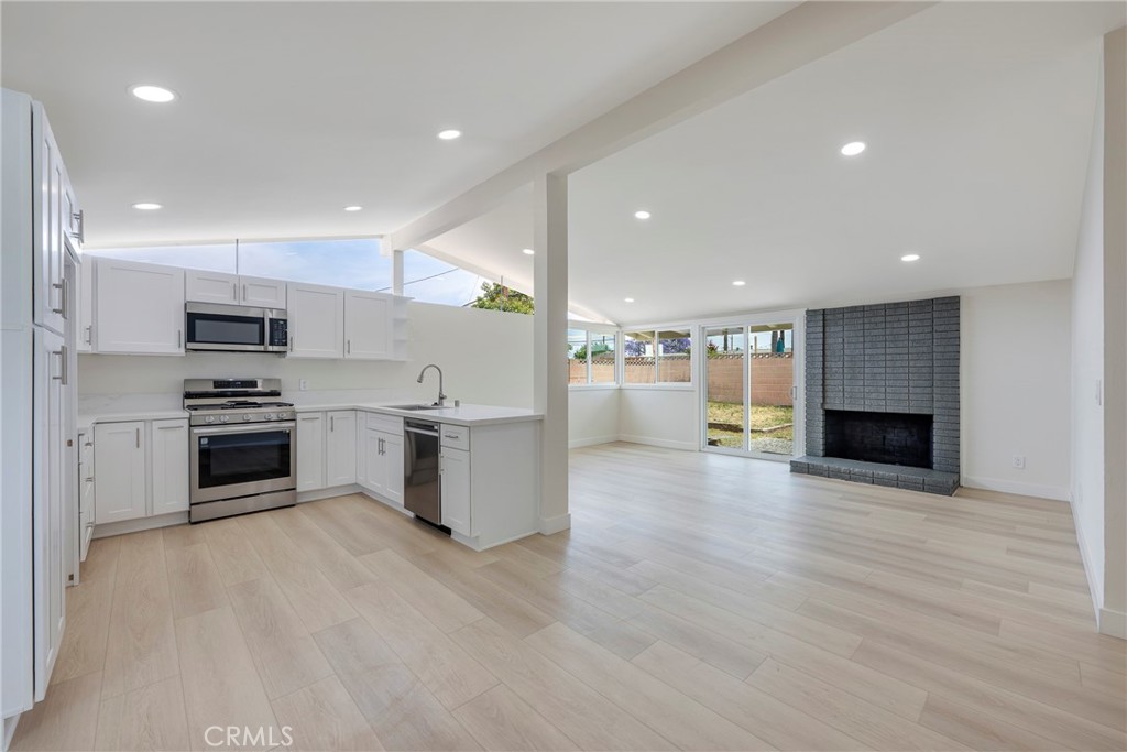 9902 Harriet Lane