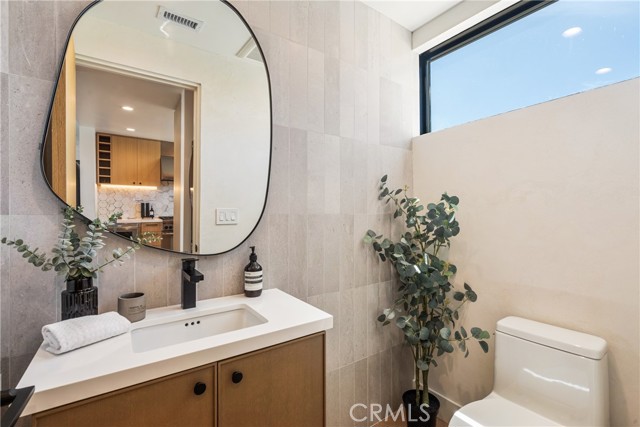 Detail Gallery Image 8 of 32 For 521 1/2 Iris, Corona Del Mar,  CA 92625 - 2 Beds | 2/1 Baths
