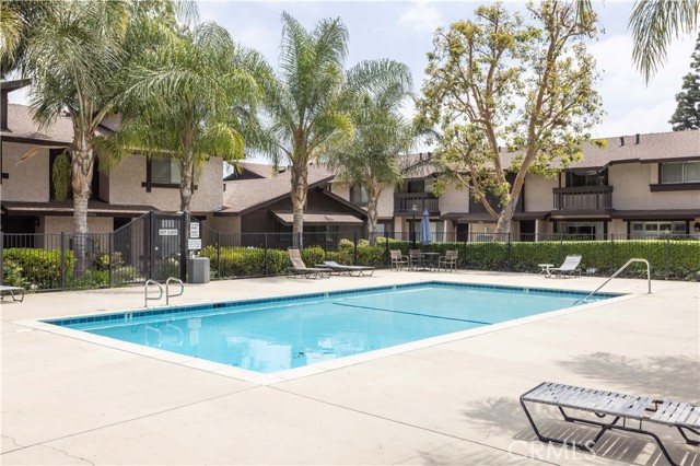 Detail Gallery Image 18 of 21 For 7560 Corbin Ave #4,  Reseda,  CA 91335 - 3 Beds | 2 Baths