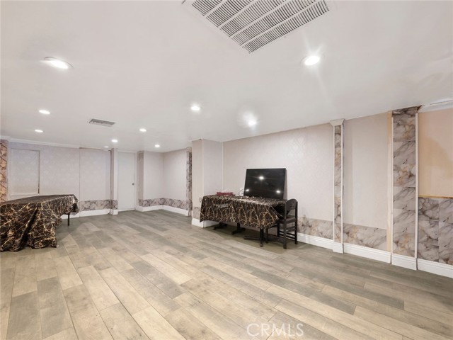 138 N San Fernando Boulevard, Burbank CA: https://media.crmls.org/medias/47f71462-4d56-466e-af35-93d2f757b0cb.jpg