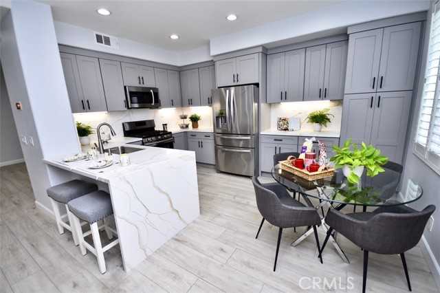 Detail Gallery Image 5 of 51 For 26 Santa Catalina Aisle, Irvine,  CA 92606 - 4 Beds | 2/1 Baths