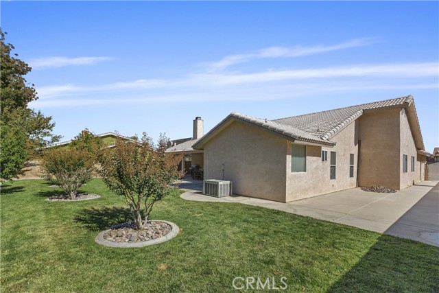 13660 SPRING VALLEY PKWY, Victorville CA: https://media.crmls.org/medias/47f7b586-f5a8-40a6-bffa-b9fae48edac3.jpg