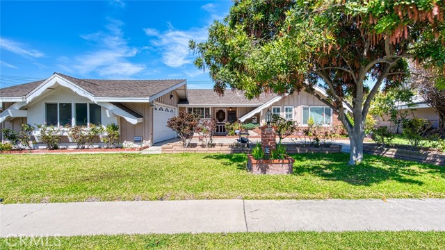 Detail Gallery Image 2 of 20 For 2661 W Chanticleer Road, Anaheim,  CA 92804 - 3 Beds | 2/1 Baths