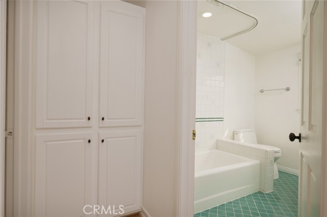 Detail Gallery Image 8 of 12 For 703 Orchid, Corona Del Mar,  CA 92625 - 2 Beds | 2 Baths