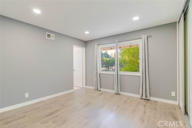 Detail Gallery Image 15 of 32 For 18301 Minnehaha St, Porter Ranch,  CA 91326 - 3 Beds | 2 Baths