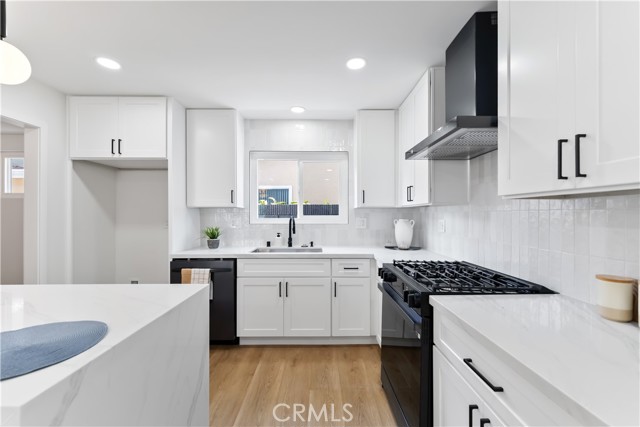 Detail Gallery Image 10 of 44 For 2514 S Rita Way, Santa Ana,  CA 92704 - 3 Beds | 2 Baths