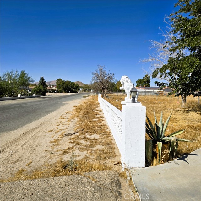 Detail Gallery Image 9 of 12 For 15433 Idaho Ln, Apple Valley,  CA 92307 - 4 Beds | 3 Baths