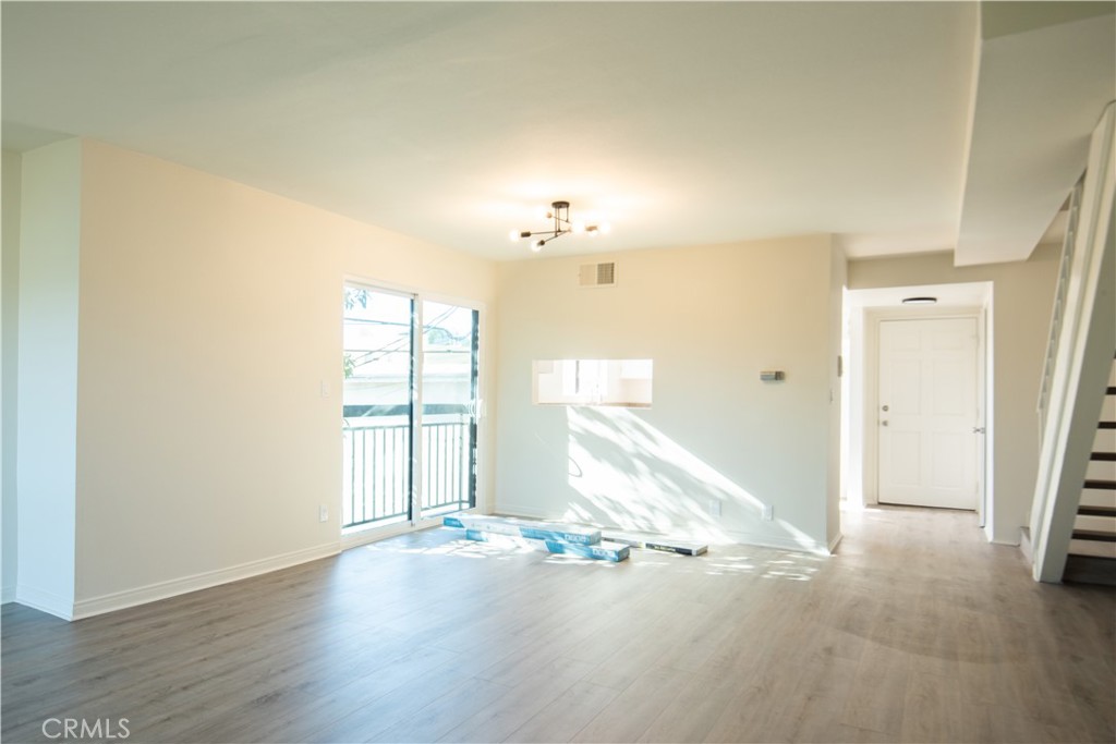 MLS #WS25278305 image #5