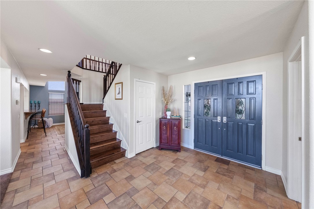 Detail Gallery Image 8 of 50 For 2929 Camellia Ct, Corona,  CA 92882 - 5 Beds | 2/1 Baths