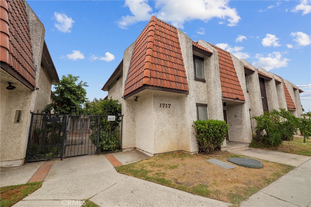 MLS #OC25228482 image #1