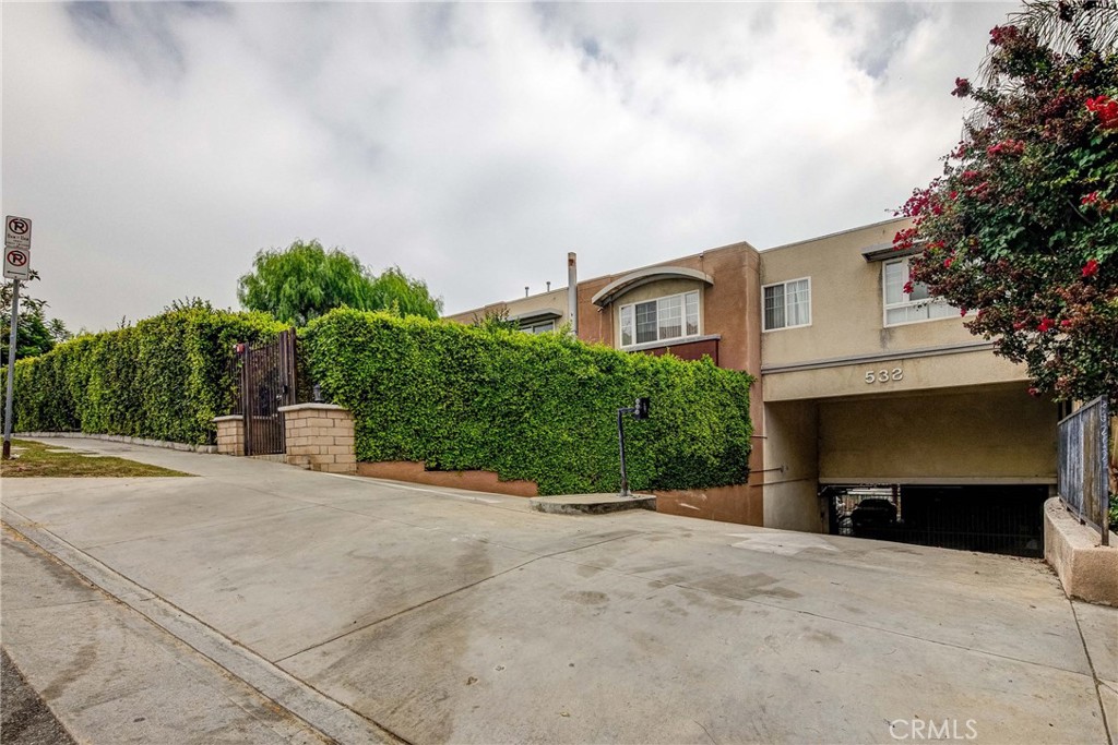 532 N Mariposa Avenue #104