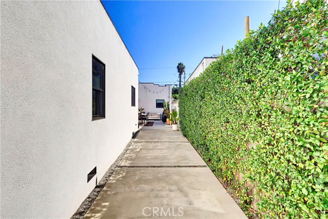 2932 Edgehill photo 48