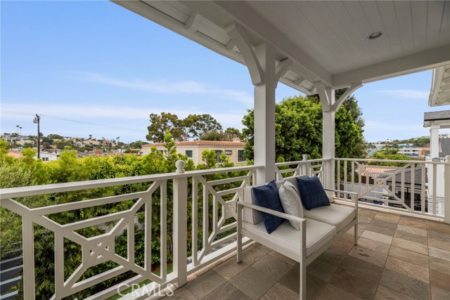 652 26th Street, Manhattan Beach, California 90266, 5 Bedrooms Bedrooms, ,2 BathroomsBathrooms,Residential,Sold,26th,SB21213872