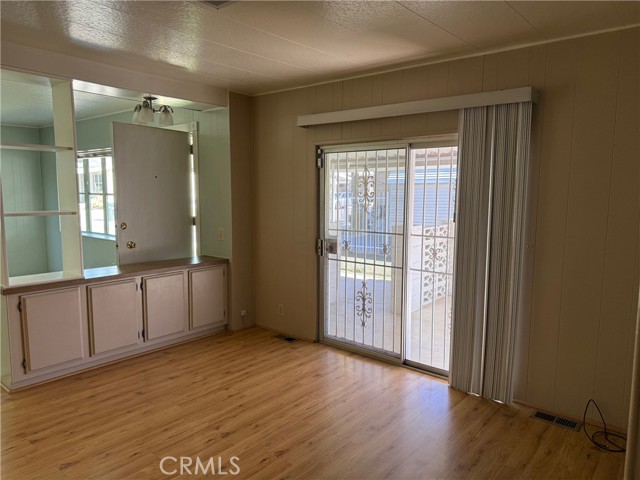 Detail Gallery Image 9 of 14 For 1083 via Del Mesa, Hemet,  CA 92543 - 2 Beds | 2 Baths