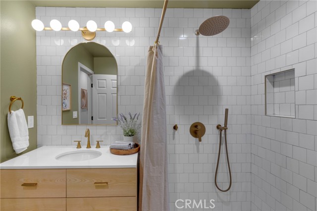 1123 E Ocean Blvd, Long Beach CA: https://media.crmls.org/medias/47feb0ad-d769-4b7c-b6eb-a648bcd5284e.jpg