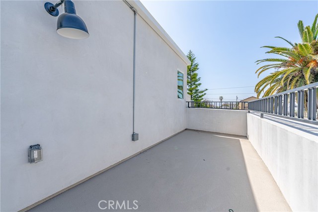 Detail Gallery Image 33 of 41 For 614 1/2 N Rampart Bld #1/2,  Silver Lake Los Angeles,  CA 90026 - 4 Beds | 4 Baths