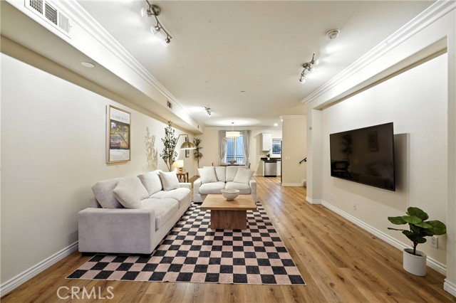 Detail Gallery Image 3 of 53 For 5805 Monterey Rd, Los Angeles,  CA 90042 - 3 Beds | 2/1 Baths