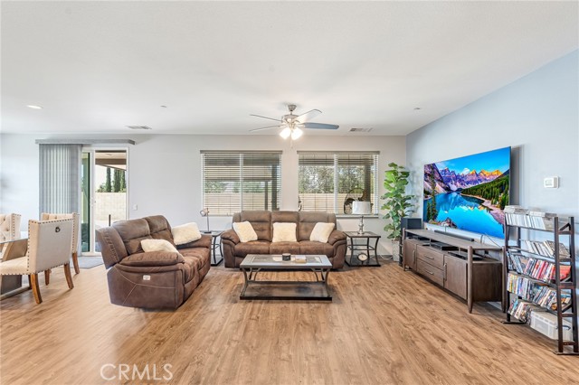 1559 Cabernet Court, San Jacinto CA: https://media.crmls.org/medias/47ff79fb-c9c7-4b38-b0a1-883ccdf101a1.jpg