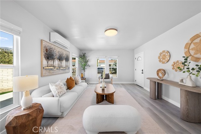 Detail Gallery Image 4 of 39 For 2461 Saint Pierre, Altadena,  CA 91001 - 4 Beds | 2 Baths