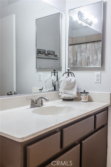 Detail Gallery Image 19 of 29 For 28724 Magnolia Way, Saugus,  CA 91390 - 3 Beds | 2/1 Baths