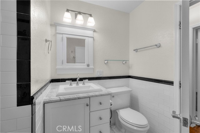211 La Verne Avenue, Long Beach CA: https://media.crmls.org/medias/480042e8-90ba-44fa-9ea7-11c7cc8c7298.jpg