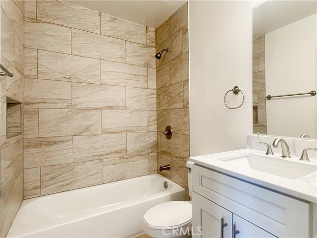 17081 Green Lane, Huntington Beach CA: https://media.crmls.org/medias/480044d1-0487-4b7d-bb53-6673ae148310.jpg