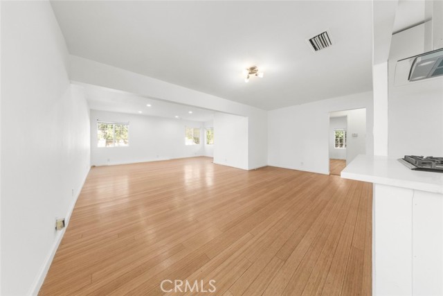 Detail Gallery Image 11 of 52 For 19148 Saticoy St, Reseda,  CA 91335 - 3 Beds | 2 Baths