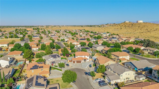 4302 Olivera Place, Lancaster CA: https://media.crmls.org/medias/48026b6f-de16-406a-8347-65168d2a46f3.jpg