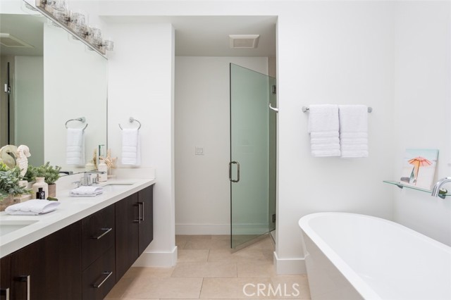 415 1/2 Marguerite Avenue, Corona del Mar CA: https://media.crmls.org/medias/48028ee0-c071-48f3-8cb3-5725a1ce88a8.jpg