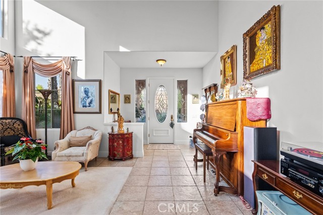 22440 Skylake Place, Saugus CA: https://media.crmls.org/medias/4802bbf5-93bb-4a6a-88ee-765152738fad.jpg