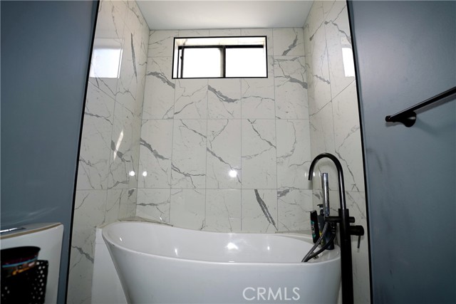 Detail Gallery Image 27 of 46 For 18954 Sherman Way #3,  Reseda,  CA 91335 - 2 Beds | 3 Baths