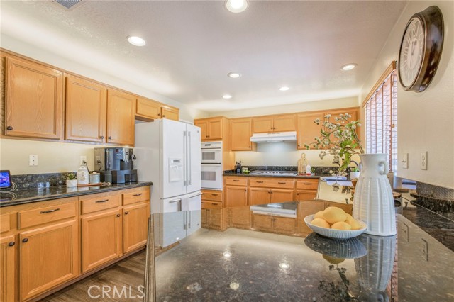 13139 Derby Avenue, Chino CA: https://media.crmls.org/medias/4803a3ce-eee3-4ac3-8b1b-626bb84cb904.jpg