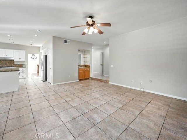 Detail Gallery Image 14 of 45 For 14433 Grandifloras Rd, Canyon Country,  CA 91387 - 4 Beds | 3 Baths