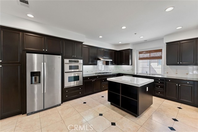 Detail Gallery Image 10 of 37 For 21386 Armilla, Huntington Beach,  CA 92648 - 2 Beds | 2/1 Baths