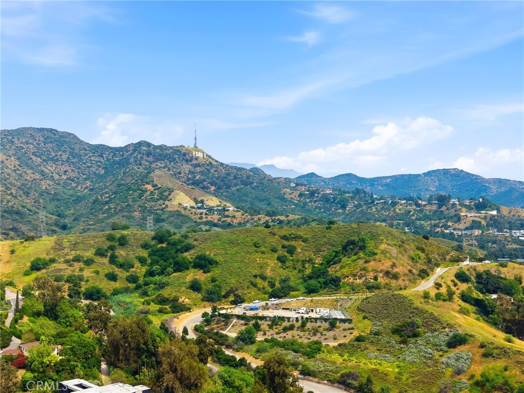 https://media.crmls.org/medias/4804dd29-cf72-4e79-9e89-3bf07fa5bc3a.jpg?preset=X-Large