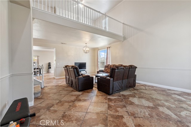 Detail Gallery Image 5 of 36 For 7538 N Erie Ave, Fresno,  CA 93722 - 5 Beds | 3 Baths