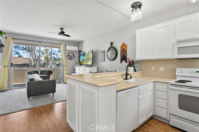20191 Cape Coral Lane, Huntington Beach CA: https://media.crmls.org/medias/48070cf9-a003-4852-be2d-4813b58ec588.jpg