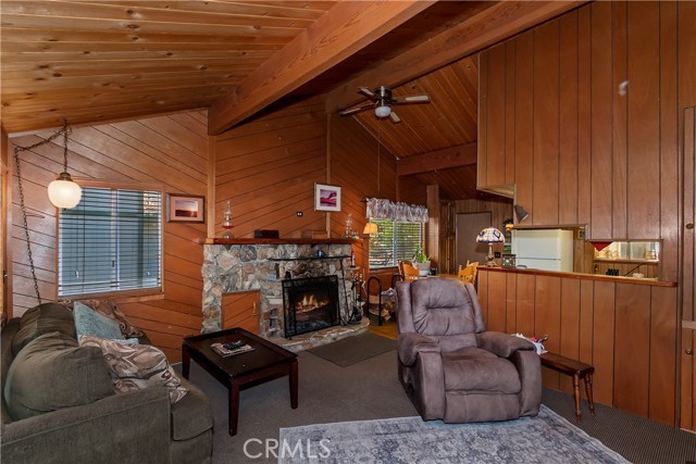 Detail Gallery Image 5 of 19 For 42559 Cedar, Big Bear Lake,  CA 92315 - 2 Beds | 1 Baths