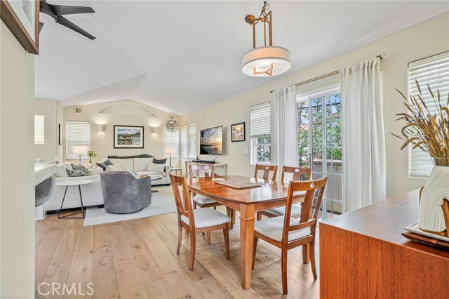 1034 Isabella Avenue, Coronado CA: https://media.crmls.org/medias/48074c76-003c-4e30-b9d8-fff8e3e2912f.jpg