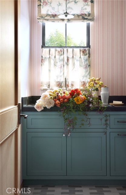 Image 24 of 31 For 2571 Vista