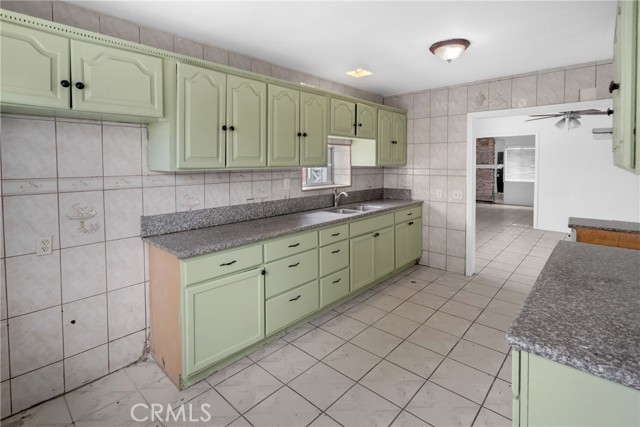 1007 E Kay Street, Compton CA: https://media.crmls.org/medias/48081daf-e002-47ba-87d6-9a6e8bed3d80.jpg
